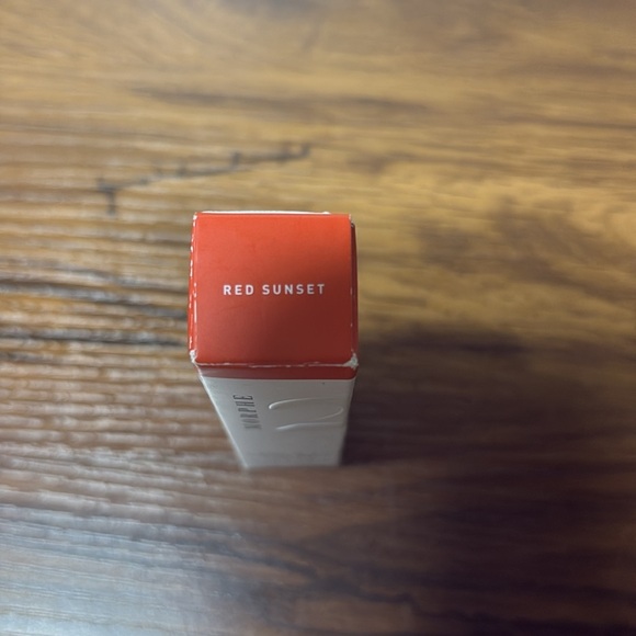 Morphe Good Talk Blotted Matte Lipstick - Bold Red - Picture 2 of 6